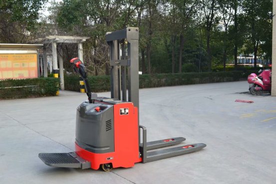 湖南榮洲機械設備有限公司,移動式升降平臺價格,湖南升降貨梯,塑料托盤批發,固定式升降平臺,曲臂式升降平臺,汽車尾板,全電動叉車 湖南榮洲機械設備有限公司,移動式升降平臺價格,湖南升降貨梯,塑料托盤批發,固定式升降平臺,曲臂式升降平臺,汽車尾板,全電動叉車