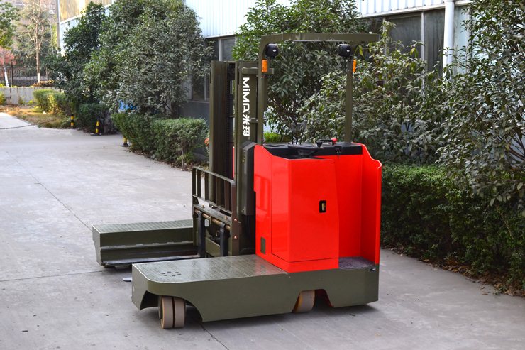 湖南榮洲機(jī)械設(shè)備有限公司,移動(dòng)式升降平臺(tái)價(jià)格,湖南升降貨梯,塑料托盤批發(fā),固定式升降平臺(tái),曲臂式升降平臺(tái),汽車尾板,全電動(dòng)叉車